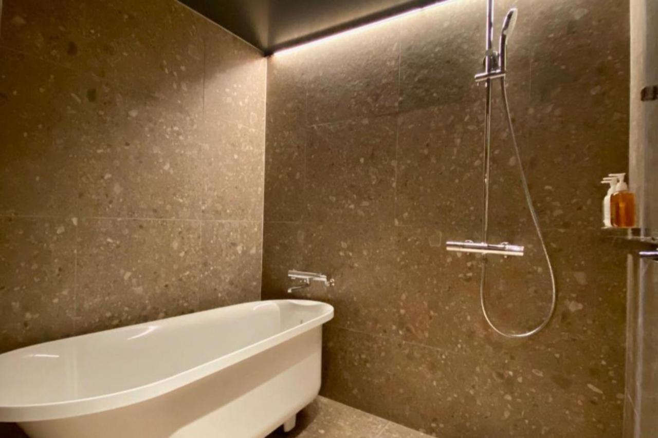 Hotel Itoya Mon 京都糸屋ホテル モン Kyōto